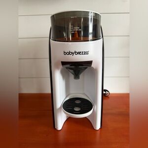 Baby Brezza Formula Pro Dispenser - White and Black